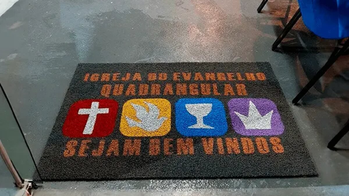 Capa do guia "Como e onde comprar tapetes personalizados" sobre Tapetes personalizados
