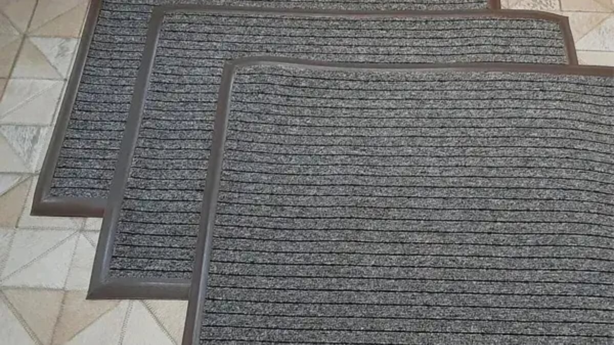 Capa do guia "Cuide bem de seus tapetes" sobre Tapetes personalizados