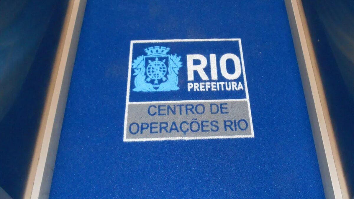 Capa do guia "Elevadores decorados com os tapetes personalizados" sobre Condomínios e elevadores