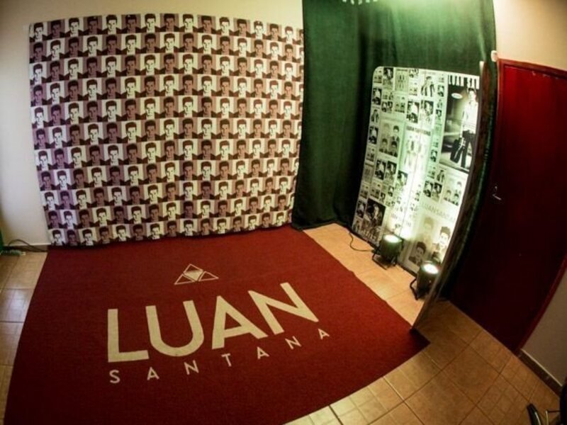 Capa do guia "Mais um cliente super satisfeito!" sobre Tapetes personalizados