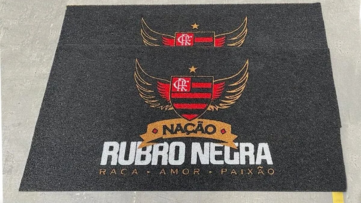 Capa do guia "O QUE SÃO TAPETES PERSONALIZADOS? Para que servem?" sobre Tapetes personalizados