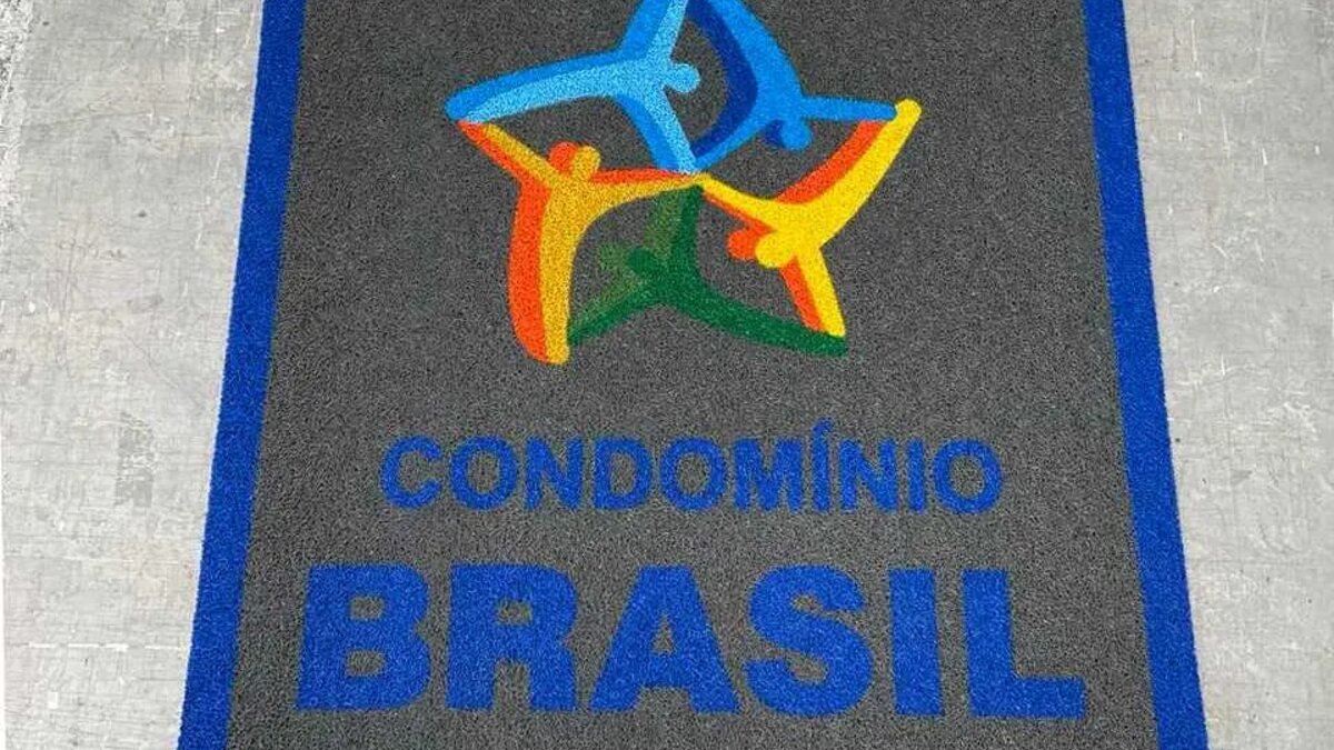 Capa do guia "Onde comprar tapetes para condomínios" sobre Condomínios e elevadores