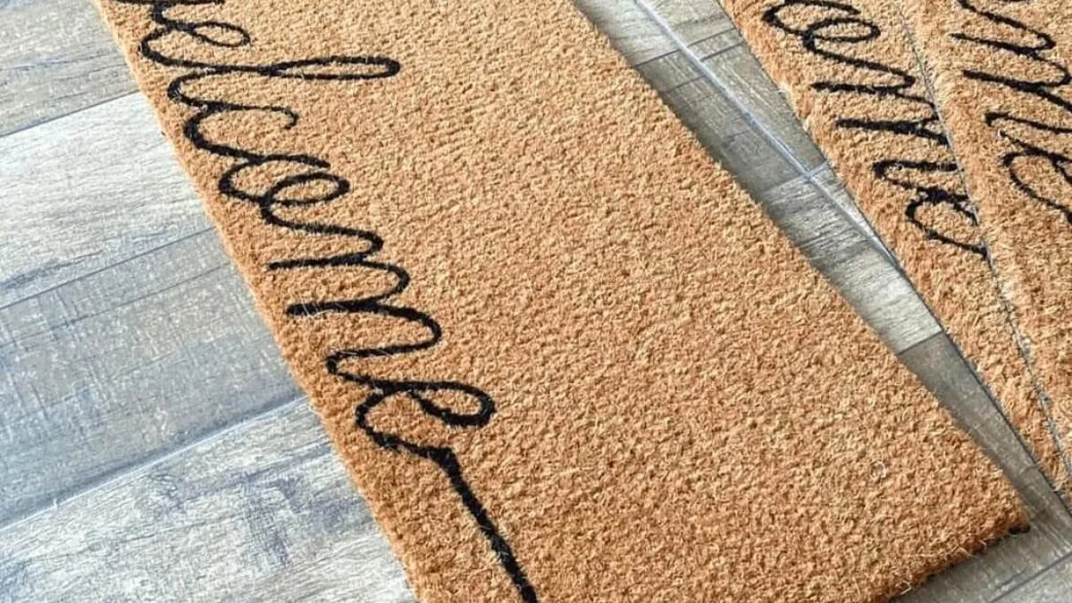 Capa do guia "Os Tapetes Fibras de Coco decorando o seu ambiente" sobre Tapetes personalizados