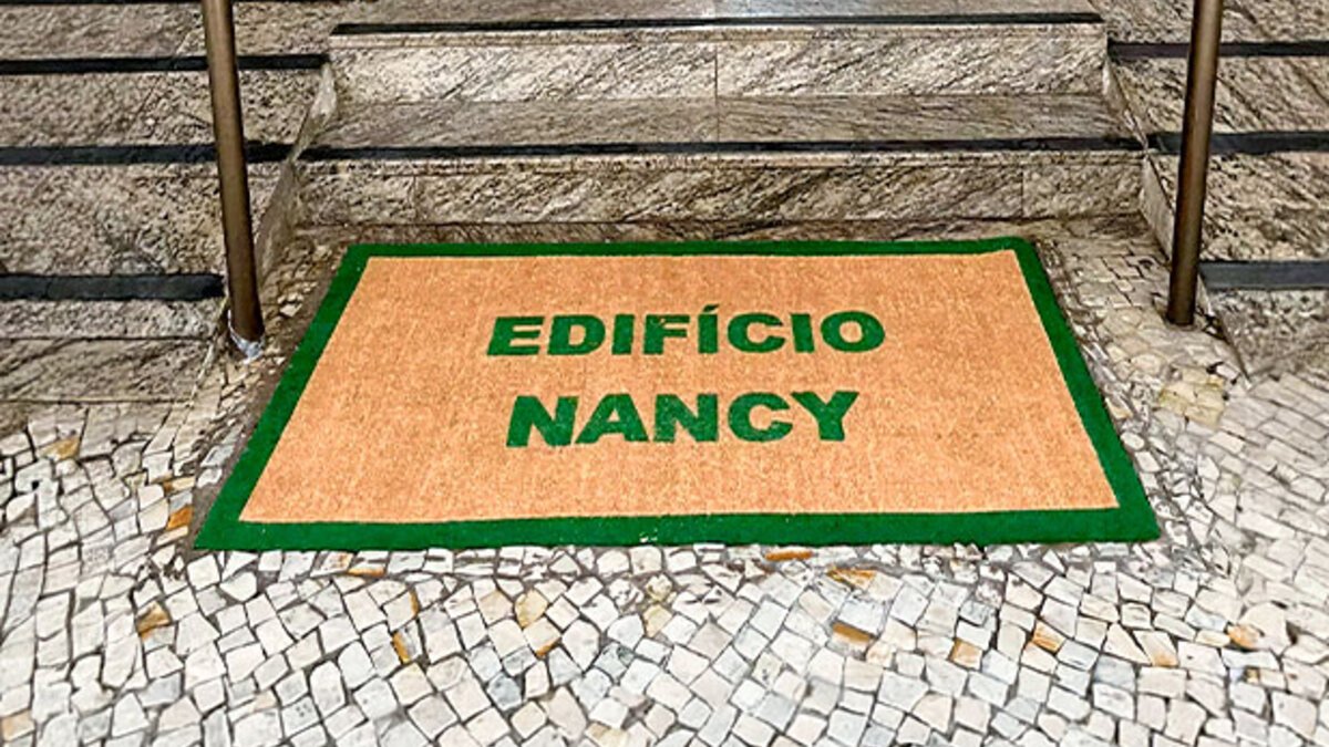 Capa do guia "Piso emborrachado para academia: o que considerar" sobre Materiais
