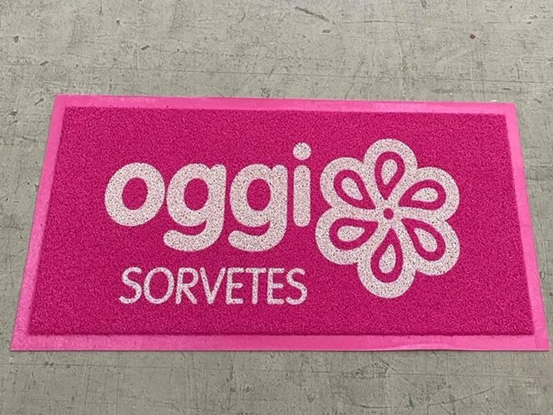Capa do guia "Por que comprar um tapete emborrachado" sobre Tapetes personalizados