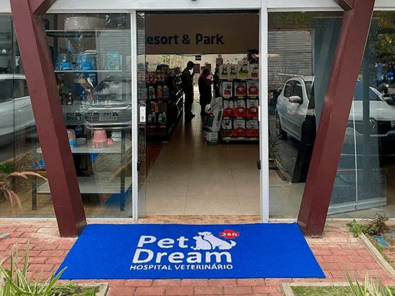 Capa do guia "Seus pets e seus tapetes" sobre Tapetes personalizados
