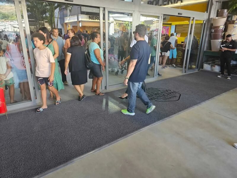 Capa do guia "Tapetes Personalizados para Centro Comercial" sobre Tapetes personalizados