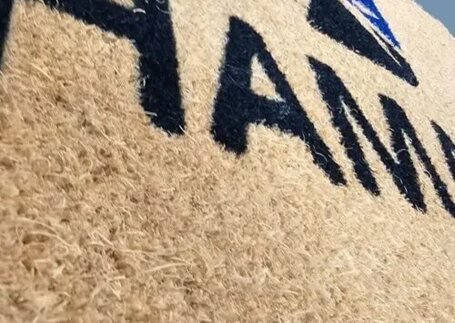 Capacho Personalizado com instalação sob medida em imagem de referência da Real Tapetes
