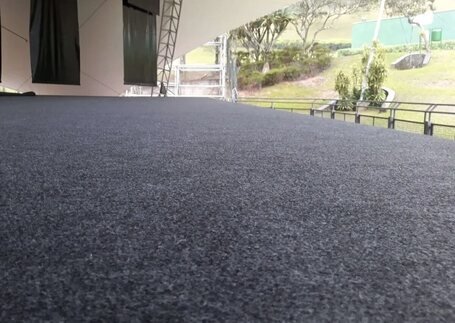 Carpete e Forração para Eventos e Feiras com visão do material em imagem de referência da Real Tapetes