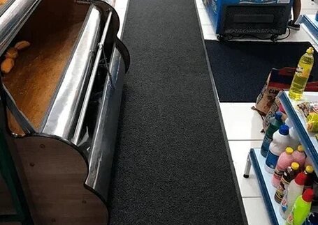 Passadeiras Emborrachadas com borda de acabamento em imagem de referência da Real Tapetes