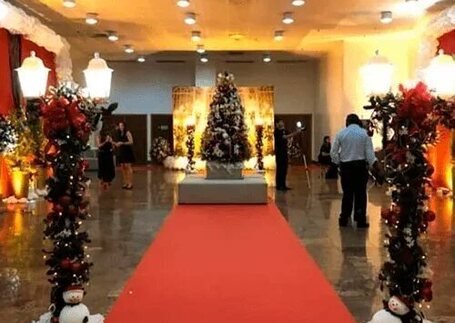 Passadeiras Vermelhas com instalação para alto fluxo em imagem de referência da Real Tapetes