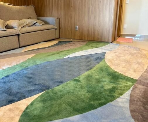 Onde utilizar Tapete Redondo: O tapete redondo é uma peça versátil e atraente, capaz de complementar diversos ambientes com seu design único e facilidade de combinação com diferentes estilos de decoração.