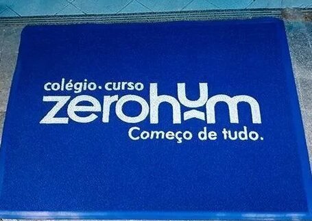 Tapetes com Acabamentos com acabamento instalado em imagem de referência da Real Tapetes