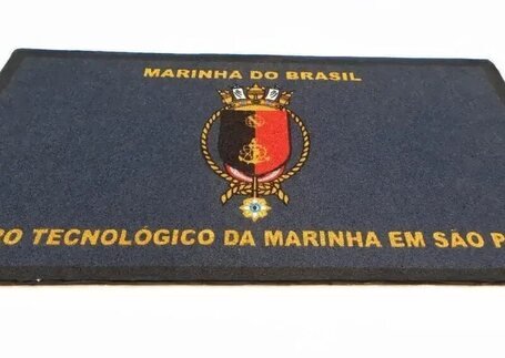 Tapetes com Brasão com visão do material em imagem de referência da Real Tapetes