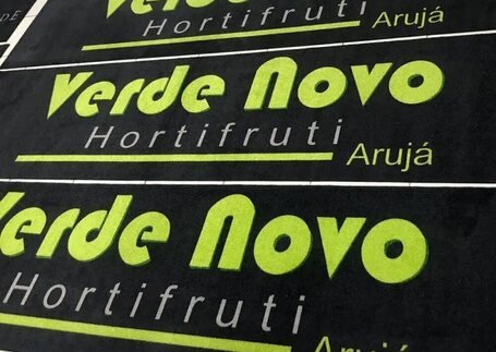 Tapetes de Nylon com detalhe de personalização em imagem de referência da Real Tapetes