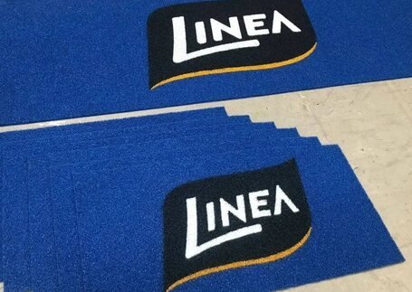 Tapetes de Vinil para entrada de alto fluxo sob medida em imagem de referência da Real Tapetes