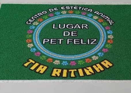 Tapetes para Colégios e Escolas em ambiente escolar com borda de acabamento em imagem de referência da Real Tapetes