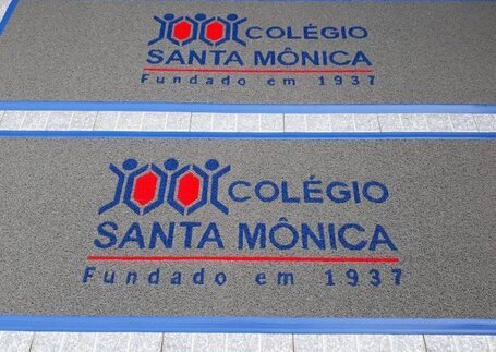 Tapetes para Colégios e Escolas para entrada de alto fluxo com borda de acabamento em imagem de referência da Real Tapetes
