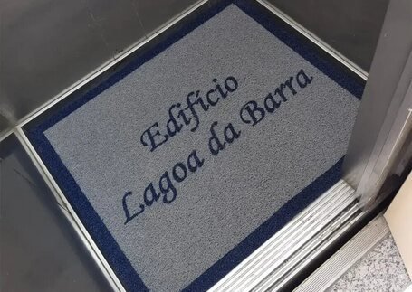 Tapete para Elevador com acabamento de borda em imagem de referência da Real Tapetes