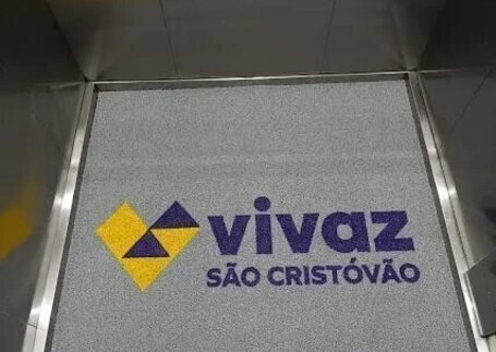 Tapete para Elevador com instalação sob medida em imagem de referência da Real Tapetes