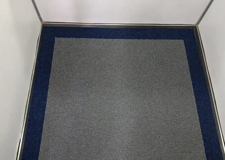 Tapete para Elevador em ambiente interno em imagem de referência da Real Tapetes