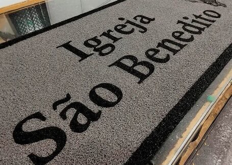 Tapetes para Igrejas em uso profissional em imagem de referência da Real Tapetes