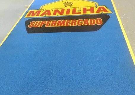 Tapetes para Supermercados em área de circulação em imagem de referência da Real Tapetes